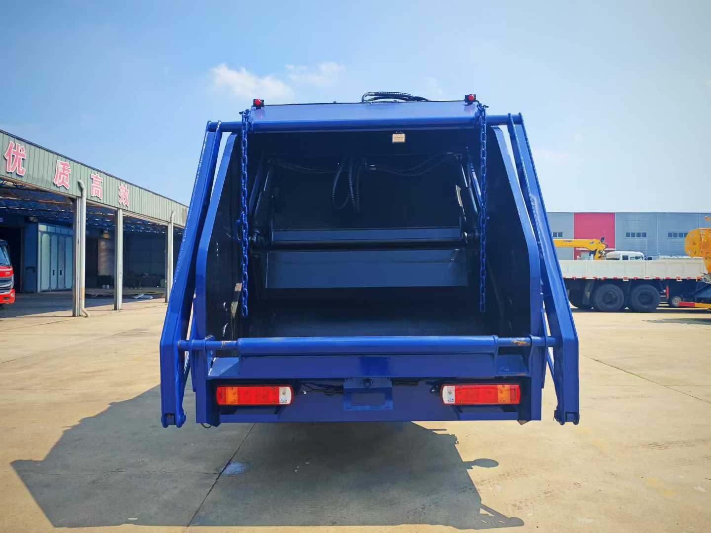 Swing Arm Garbage Trucks, Various Garbage Truck Manufacturing, Compression Garbage Disposal Trucks - Garbage Compression Transfer Stations - Garbage Compression Equipment